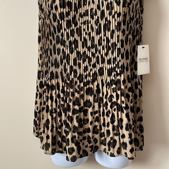 NWT Leopard Print Pleated Top - Picture 3 of 6